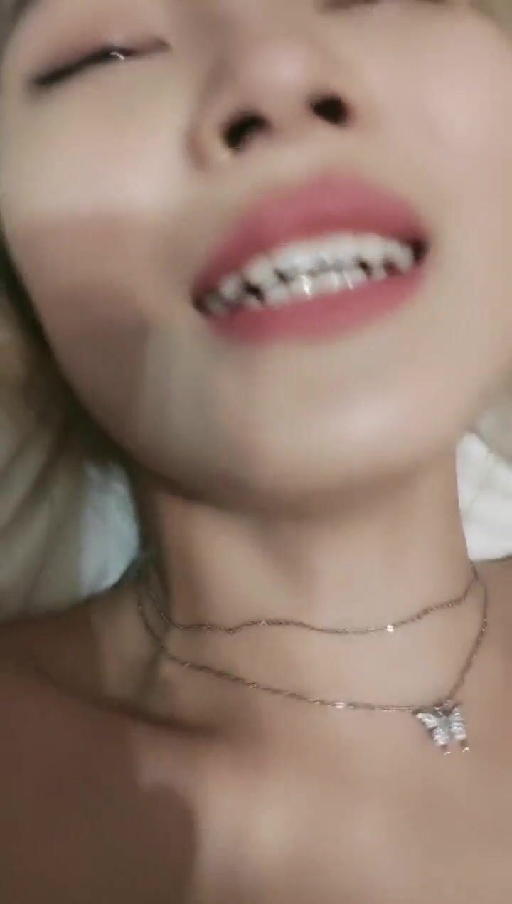 泽美约炮花两千约操一个18岁越南姑娘直播实录